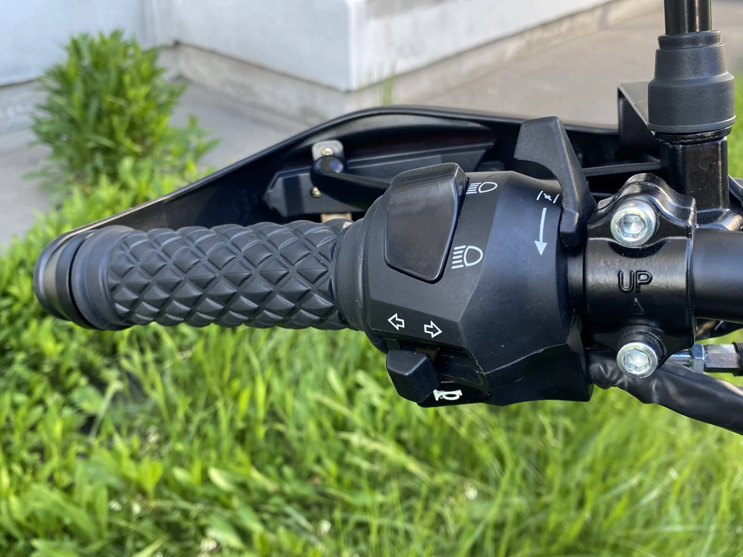 Мотоцикл HIRO купить по низкой цене в магазине MAXMOTO