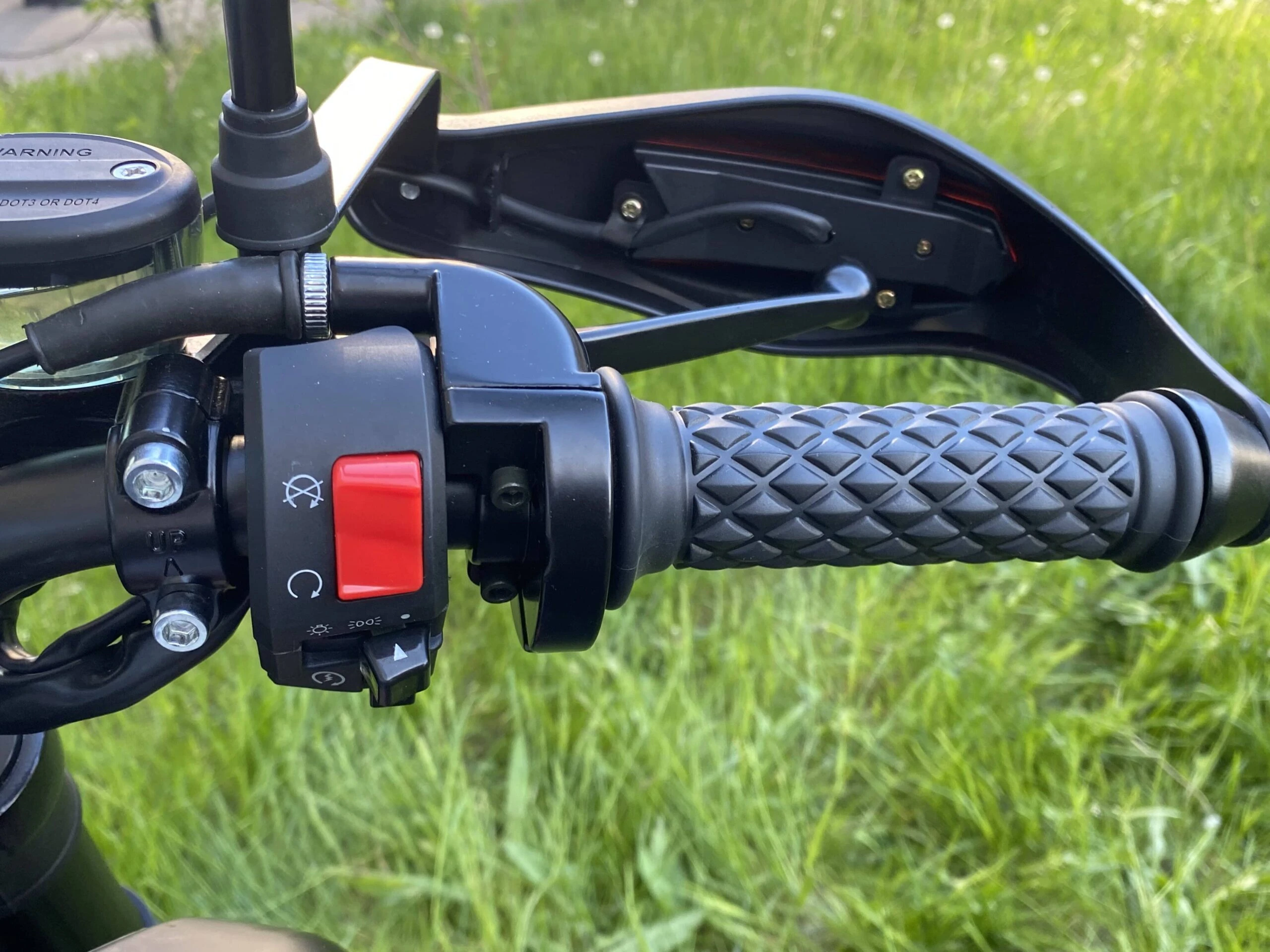 Мотоцикл HIRO купить по низкой цене в магазине MAXMOTO
